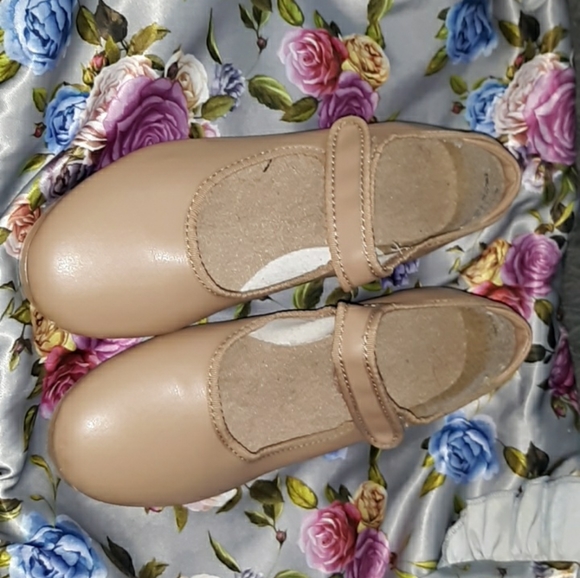 Girls taps - Picture 2 of 4